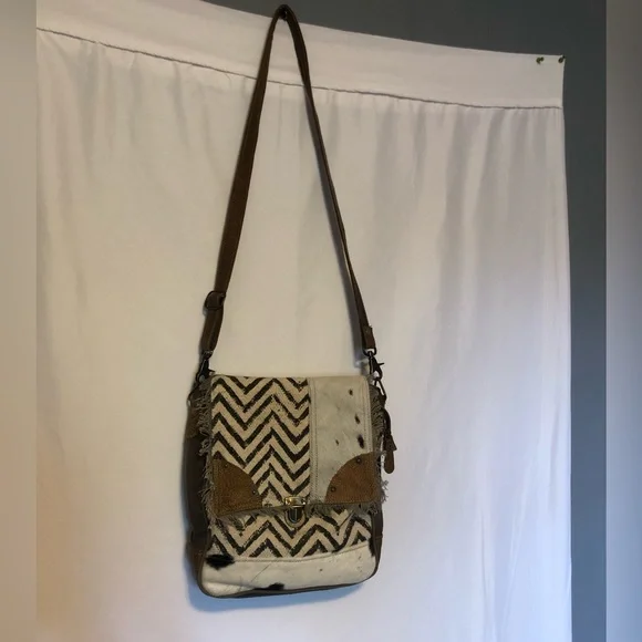 Myra Crossbody purse - Picture 3 of 5